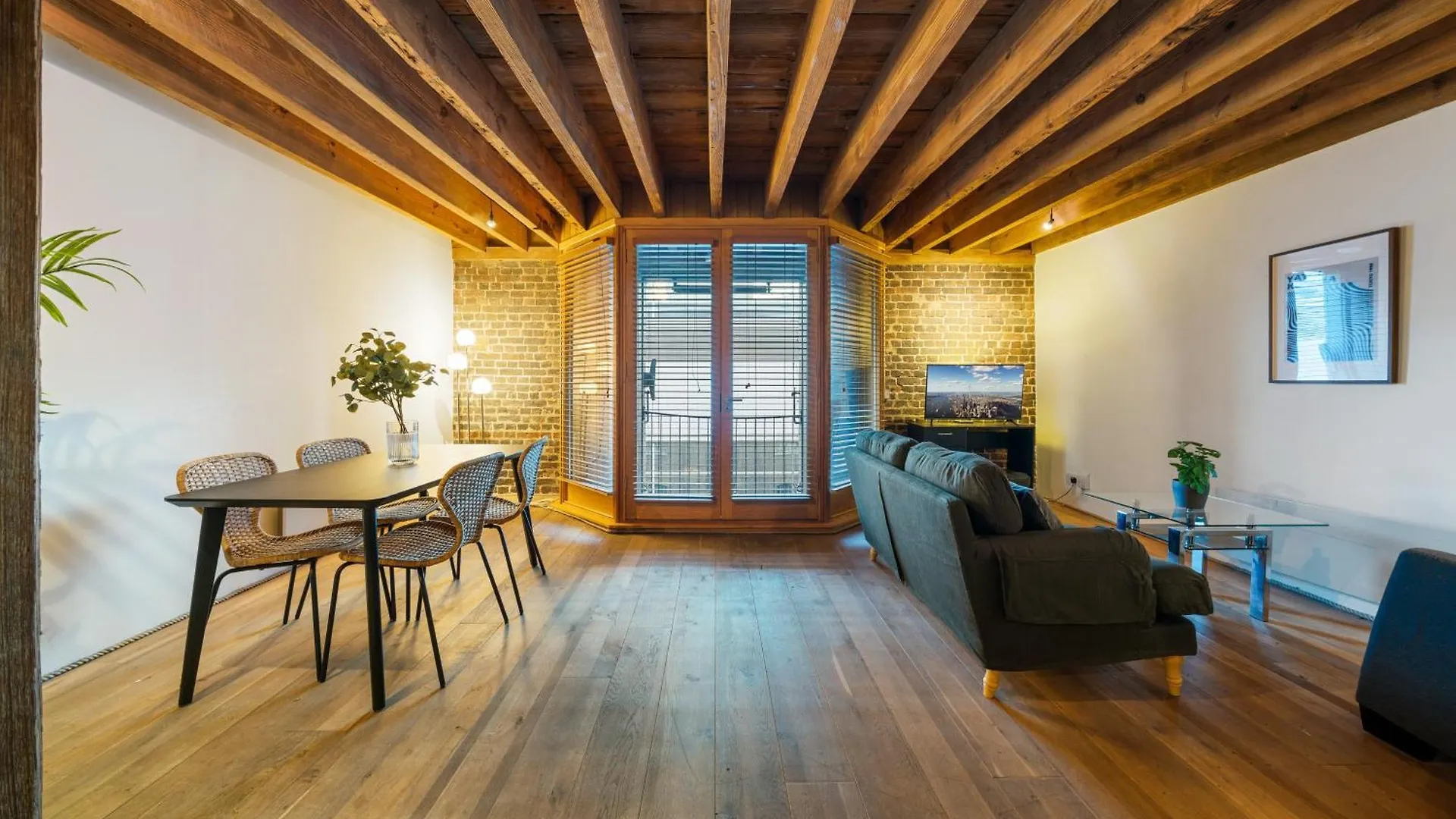 Canary Wharf - Converted Warehouse Apartment London United Kingdom